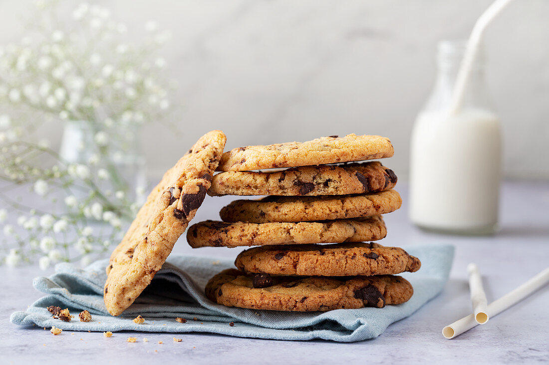 Ein Stapel Chocolate Chip Cookies