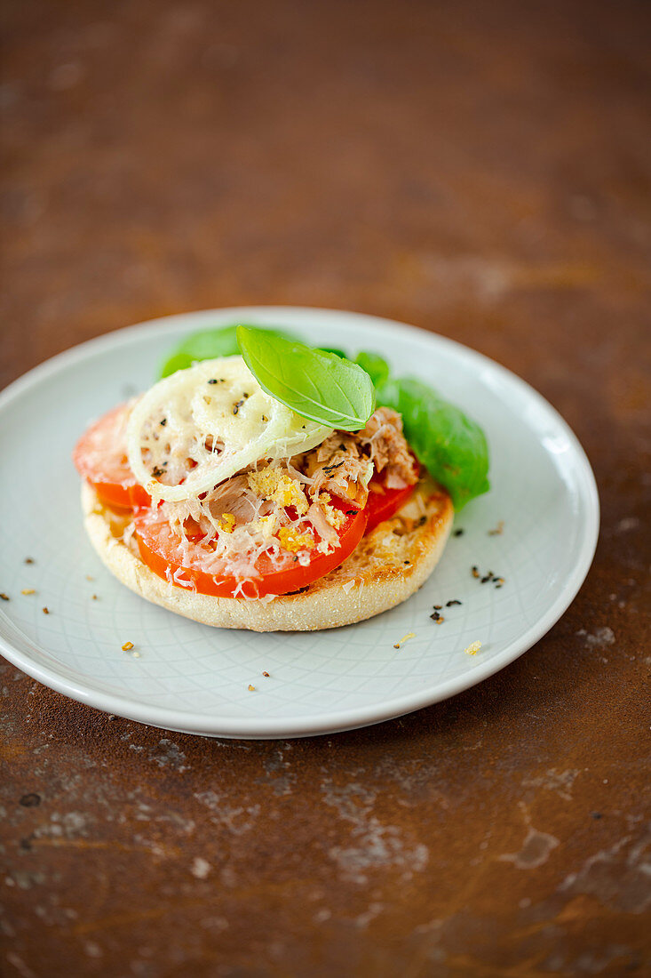 Thunfisch-Toastie mit Parmesan überbacken vom Blech