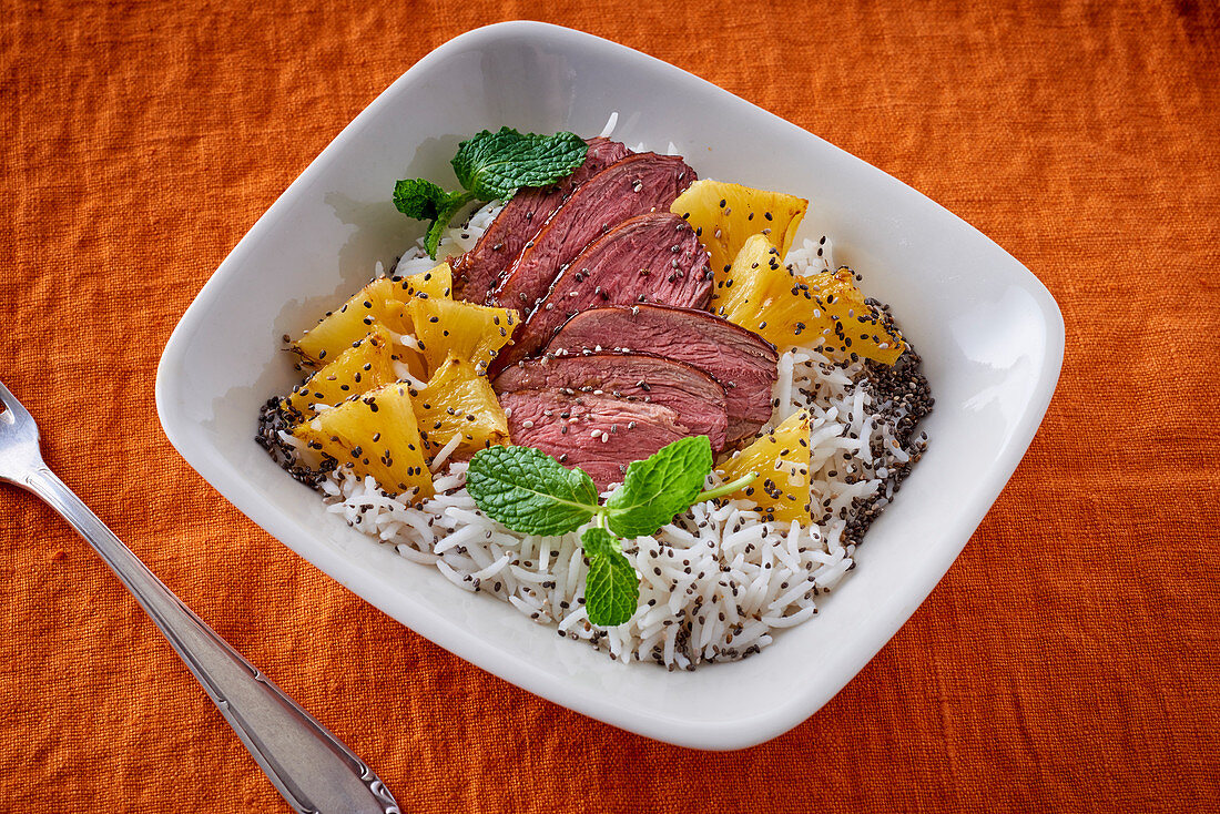 Duck with pineapple, rice and mint
