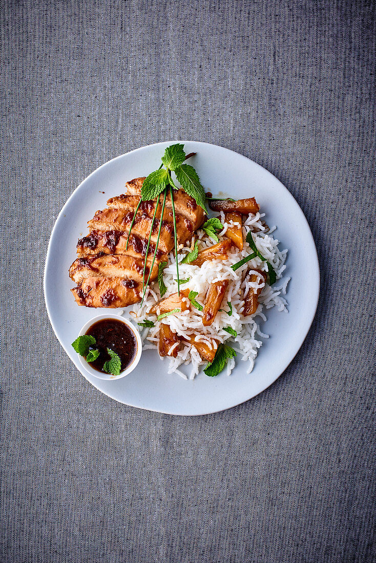 Chicken breast with rice, mint and soy sauce