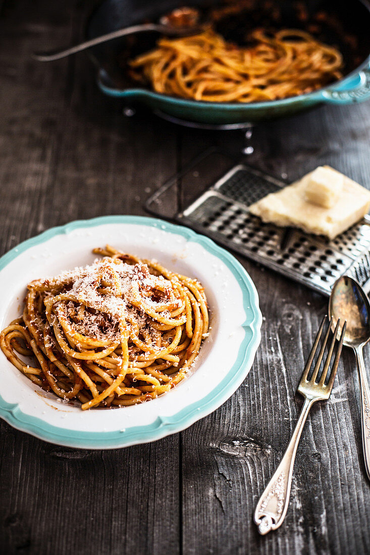 Spaghetti with tomato sauce and cheese