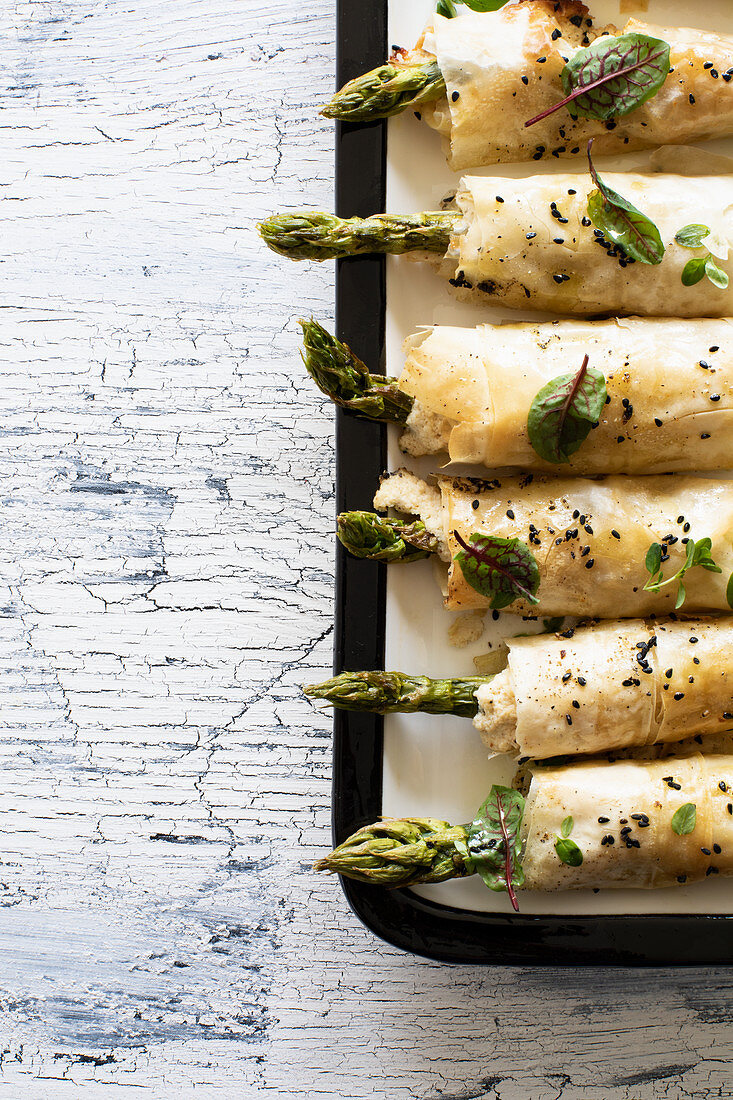 Asparagus in filo rolls