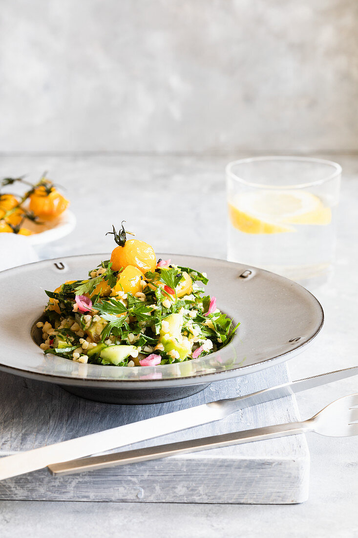 Bulgur Tabouleh mit gelben Tomaten