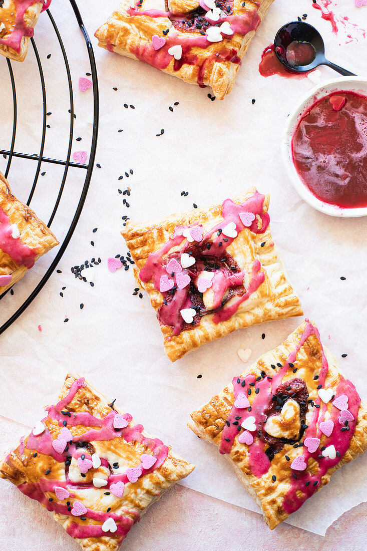 Puff pastry tartlets with rhubarb jam