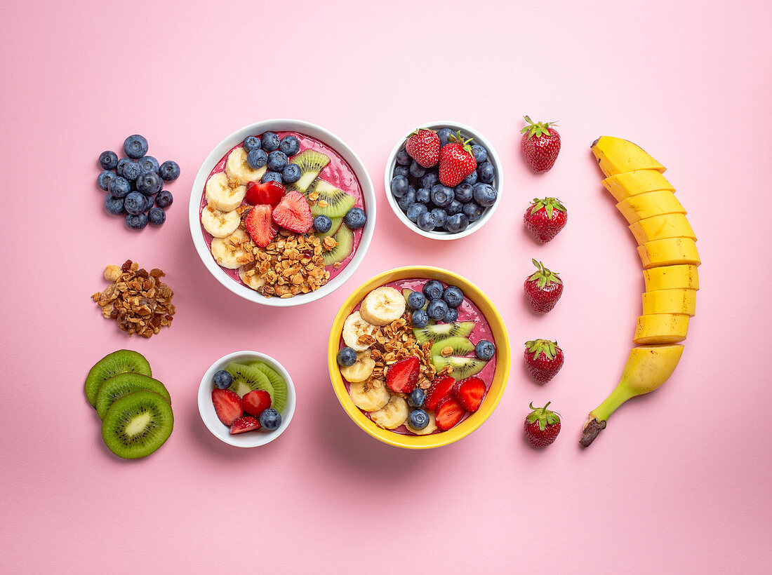 Acai smoothie with strawberries, bananas, blueberries, kiwi and granola