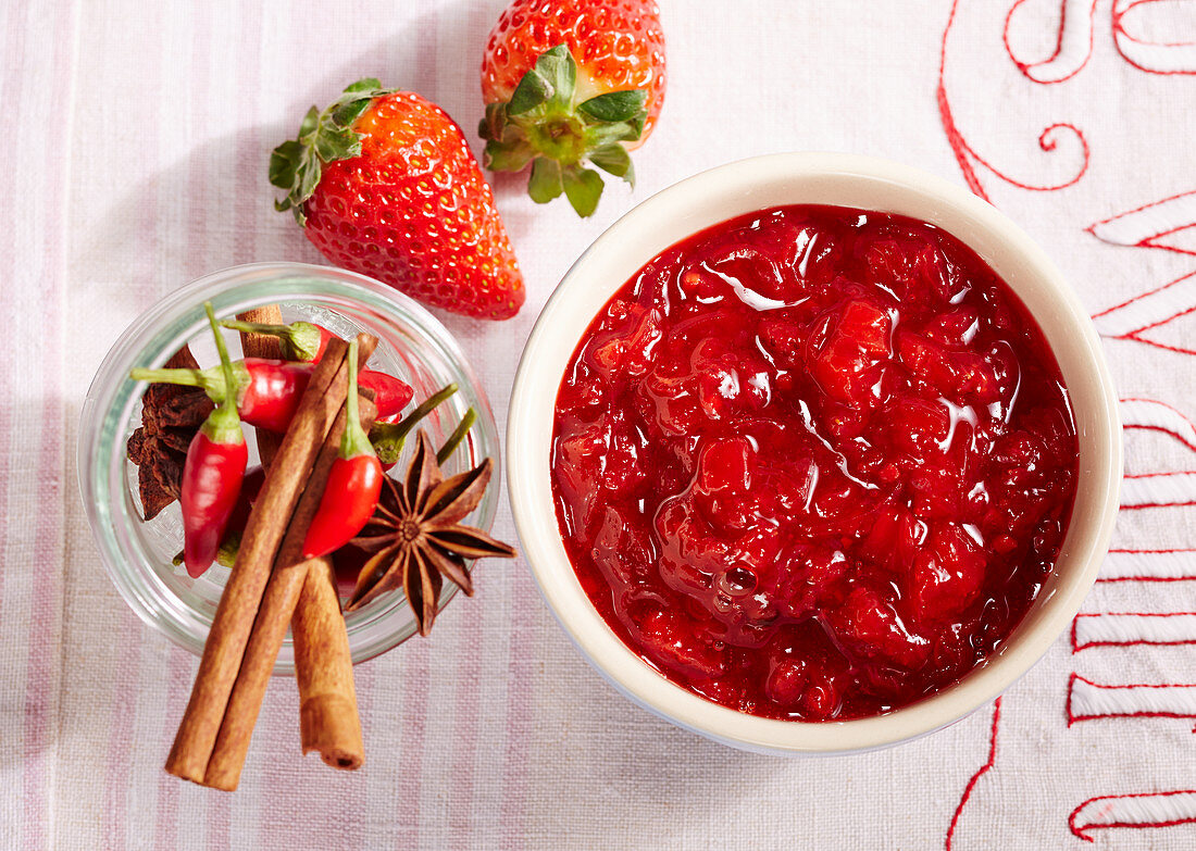 Strawberry spice chutney with small chili peppers, star anise and cinnamon