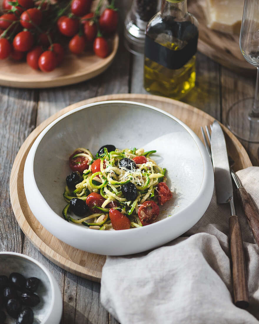 Zucchini noodles with black olives, cherry tomatoes and parmesan cheese (Keto)