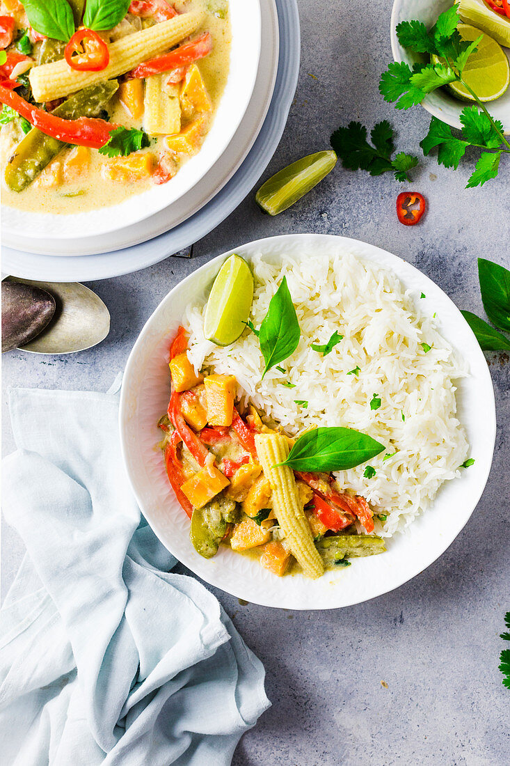 Vegan green thai curry with rice