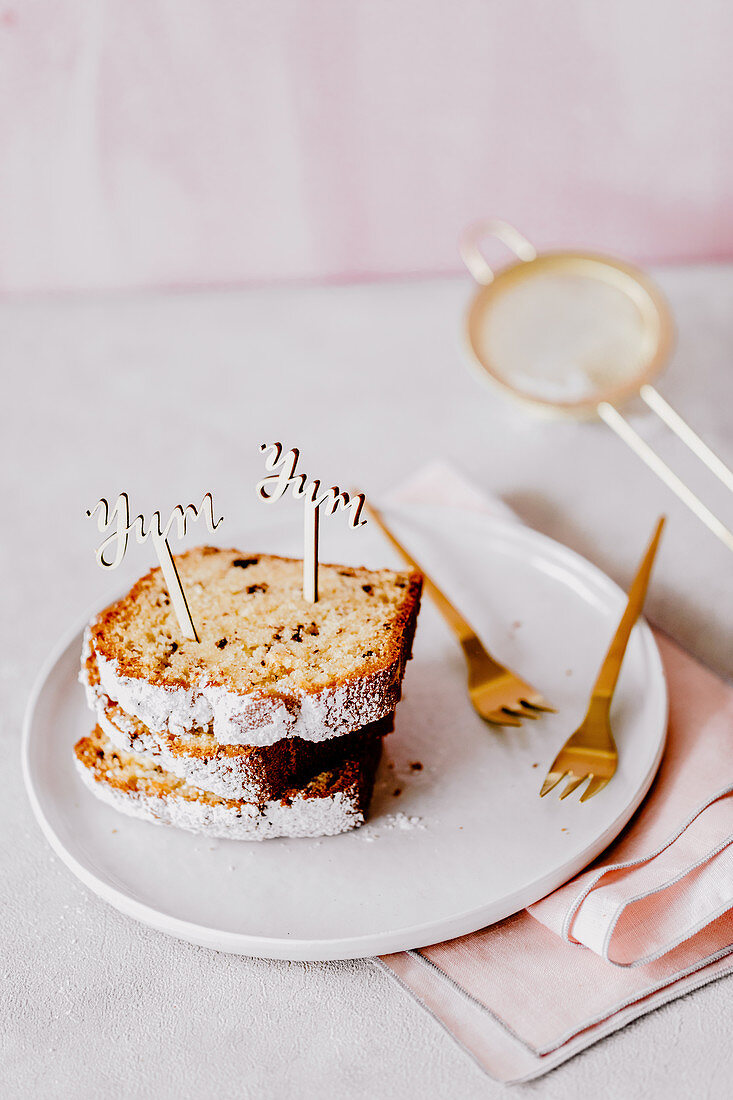 Eggnog cake with chocolate pieces