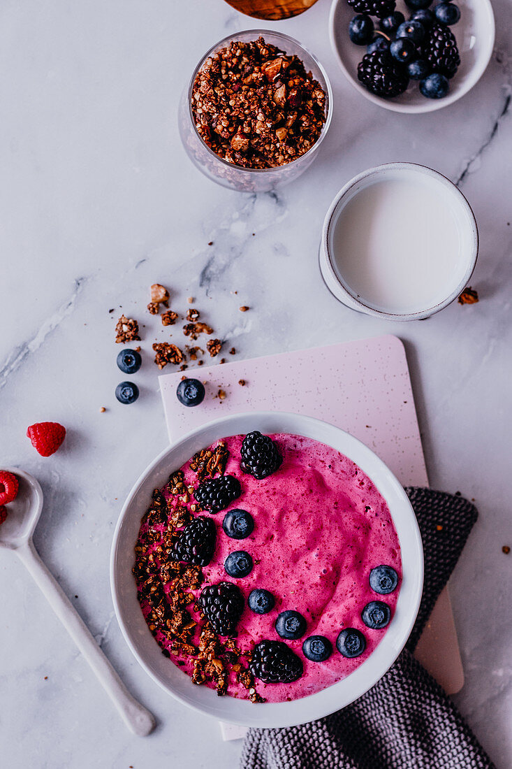 Smoothie bowl with blackberries