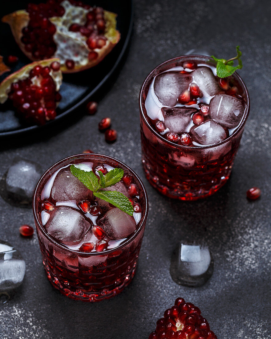 Pomegranate cocktails with mint