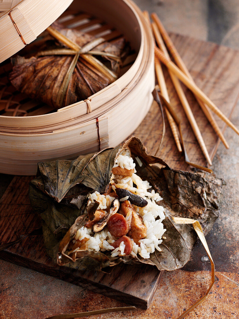 Steamed glutinous rice packets (China)