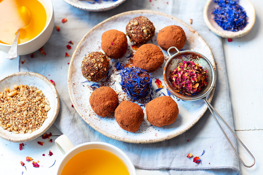 Energy balls with dried flowers