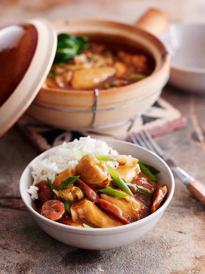 Clay pot chicken with rice (China)