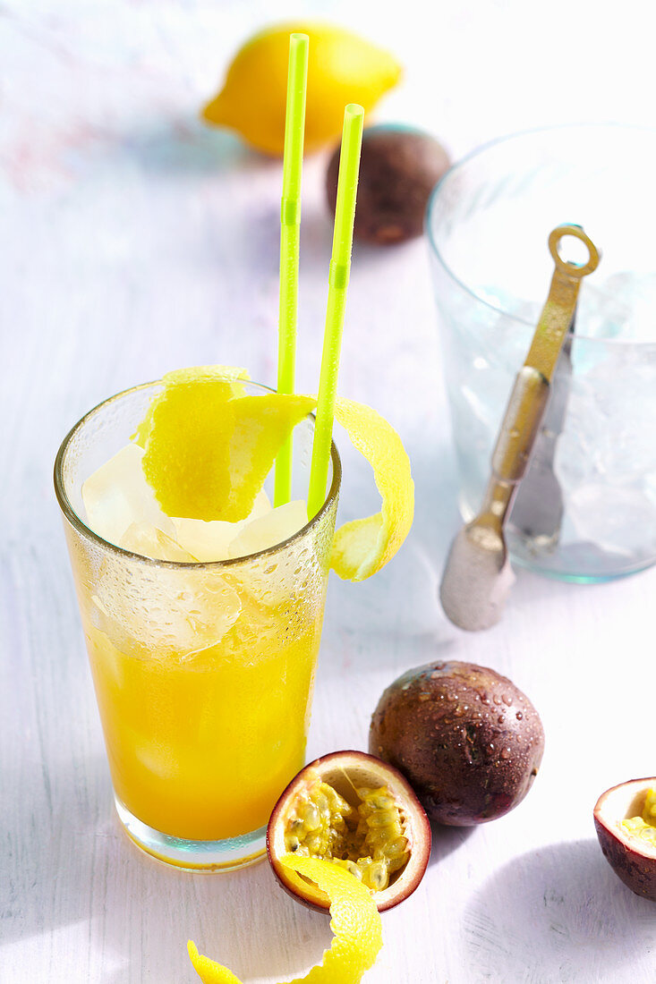 Lady Kiss (long drink with peach brandy, peach, orange, passion fruit and lemon juice)