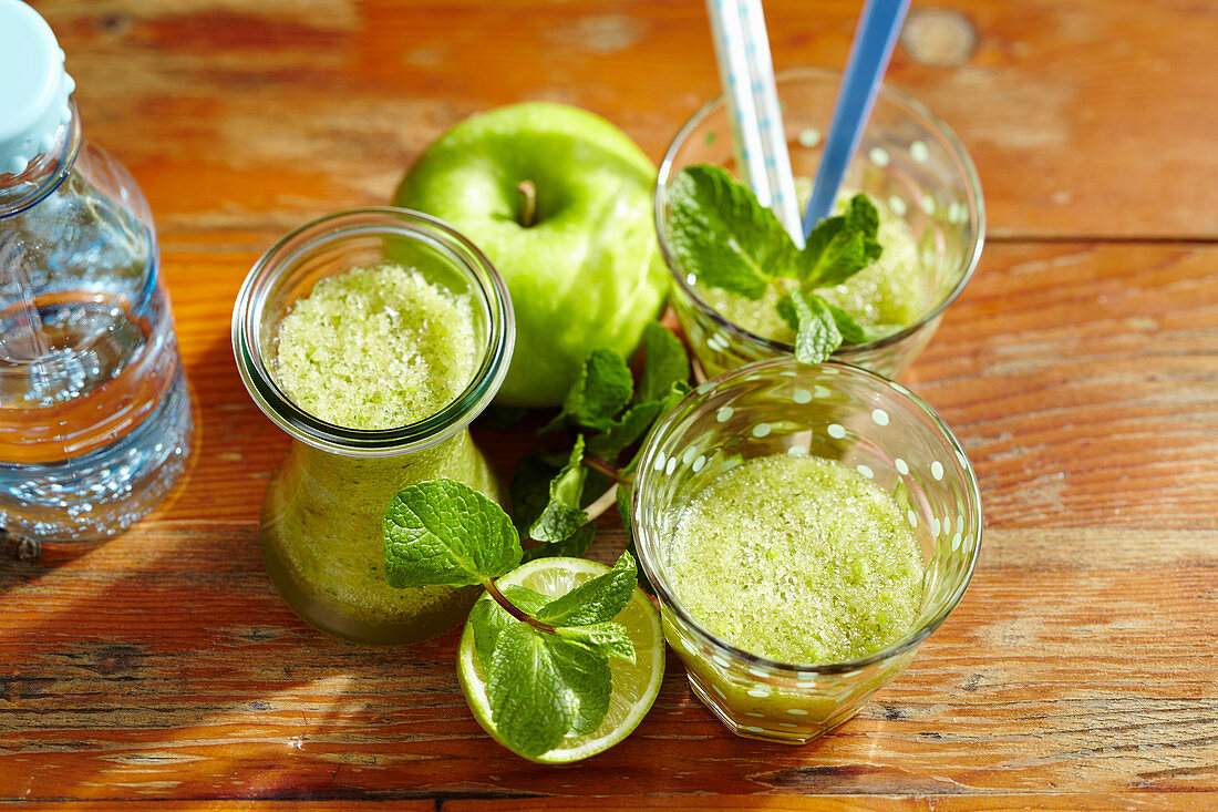 Apple mint lemonade with lime, cane sugar and mineral water