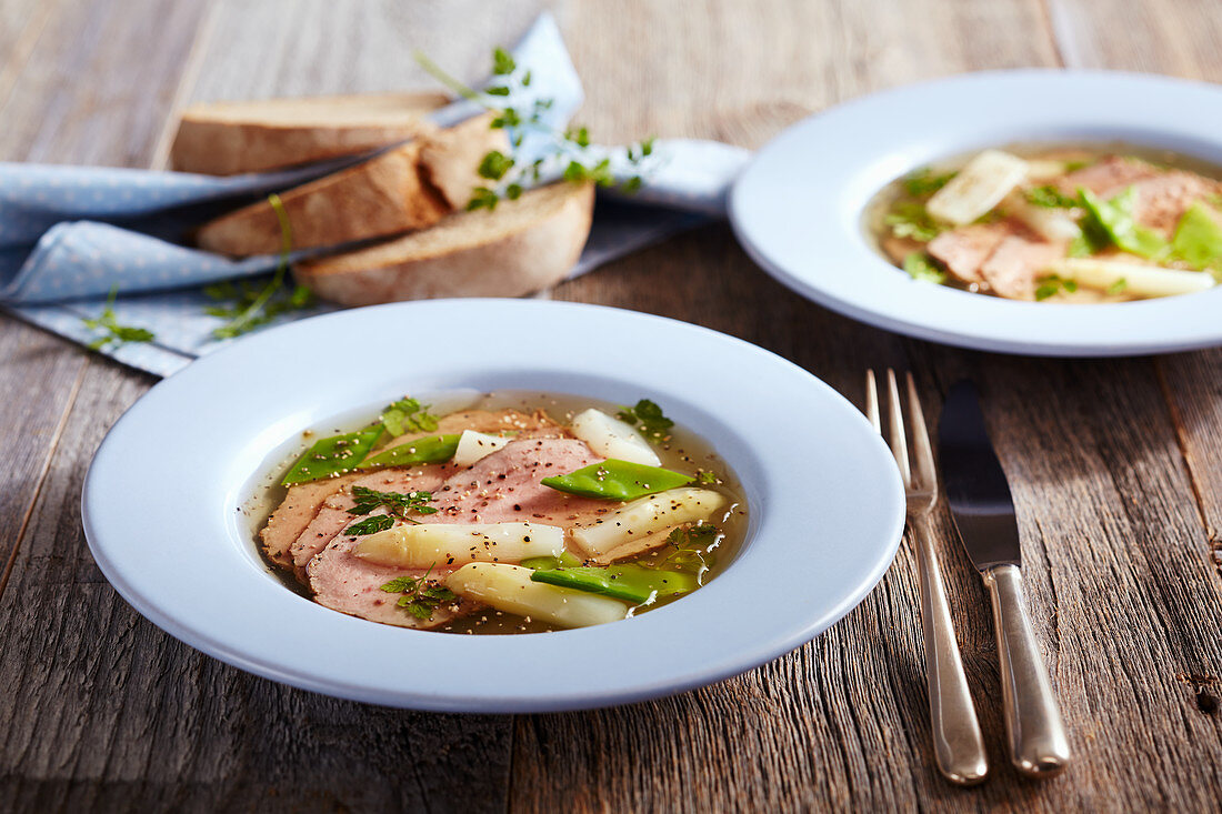 Cold plate saute with cooked veal, asparagus and mangetouts