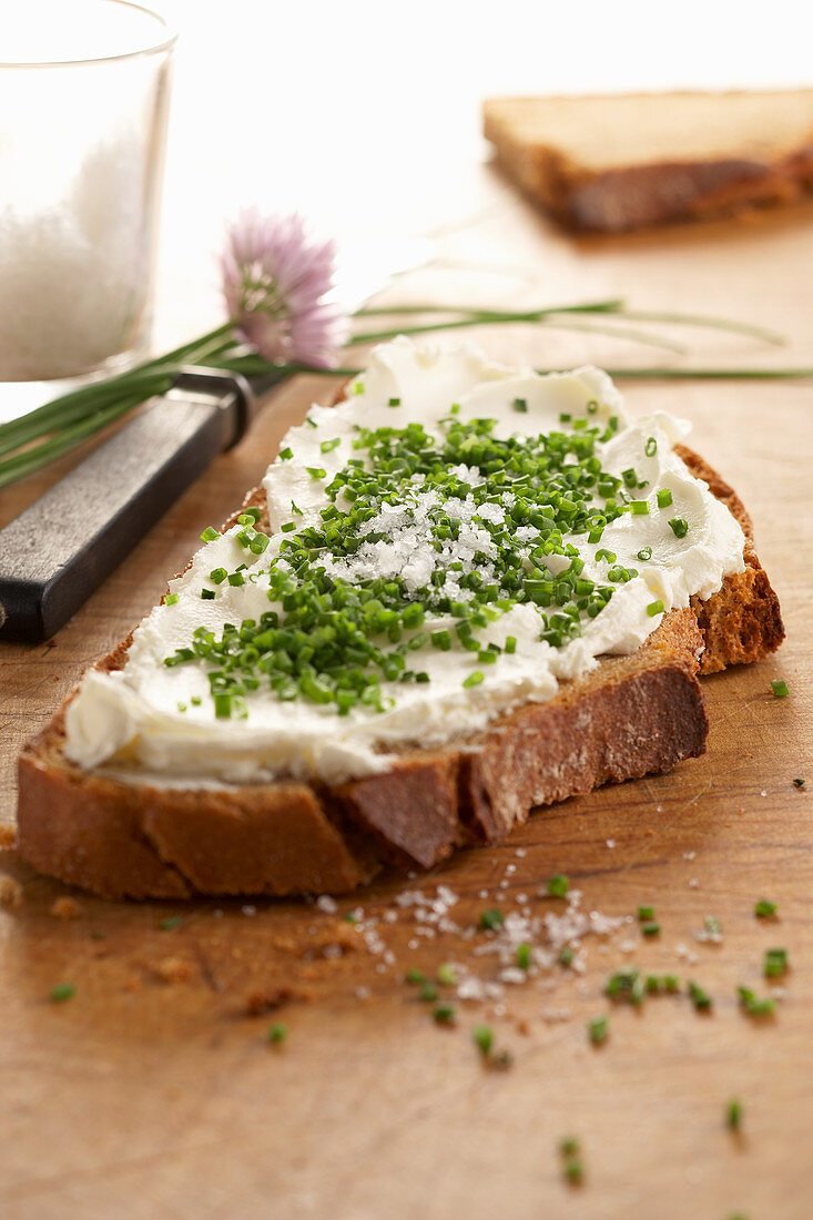 Chive bread with cream cheese