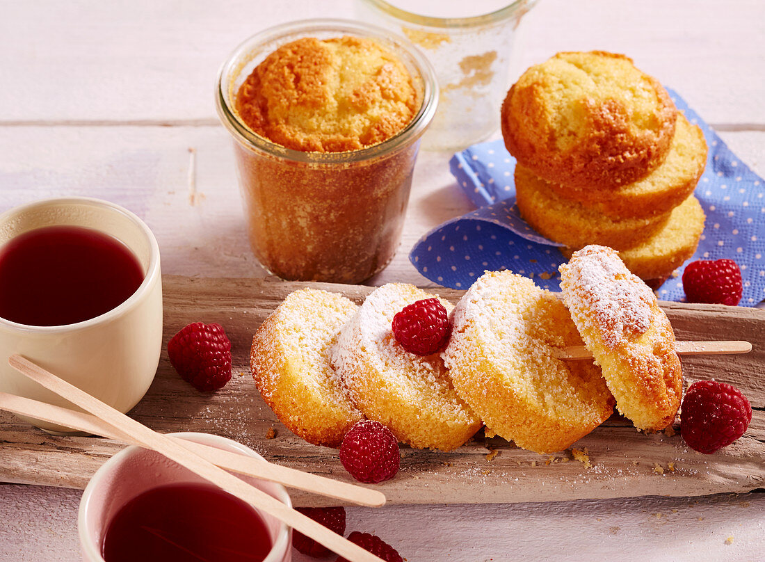 Kleine Sandkuchen mit Vanillegeschmack im Glas gebacken