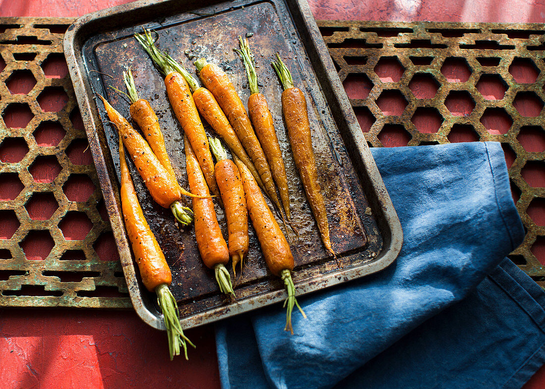 Spiced carrots on a baking sheet