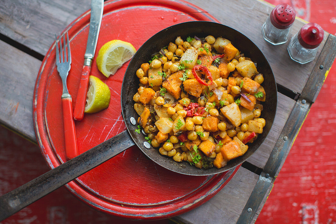 Fried potatoes with chickpeas and pumpkin