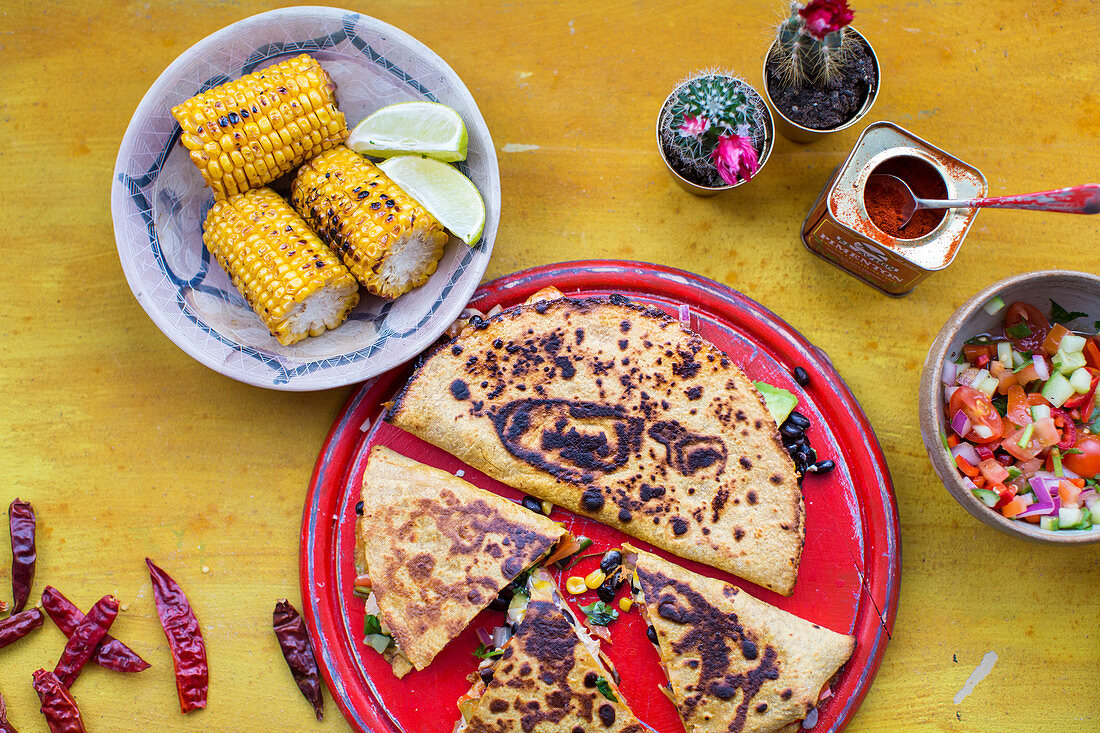 Tortilla with chicken, salsa and corn cobs (Mexico)