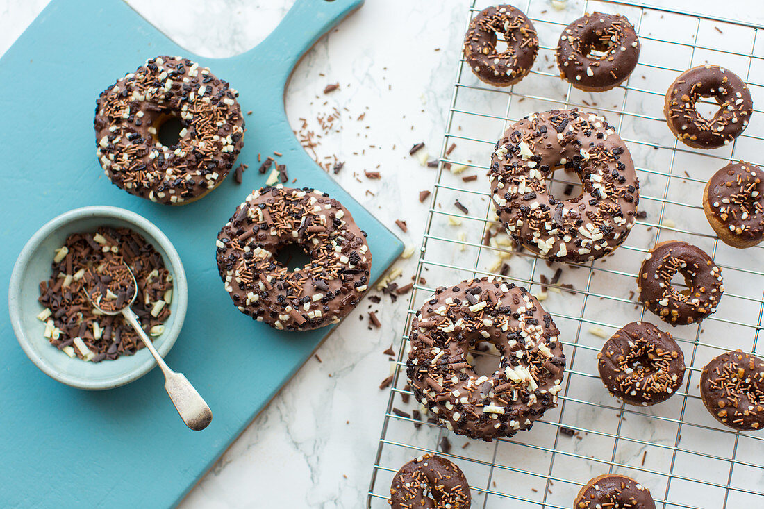 Donuts mit Schokoladenglasur