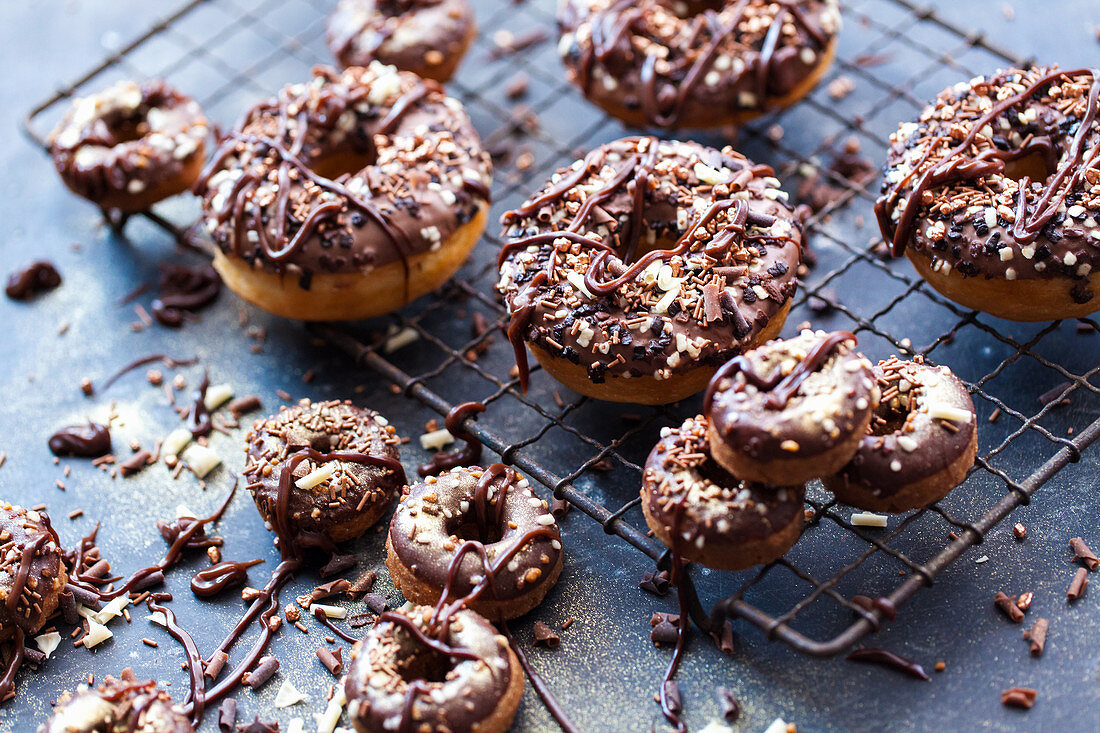 Donuts mit Schokoladenglasur