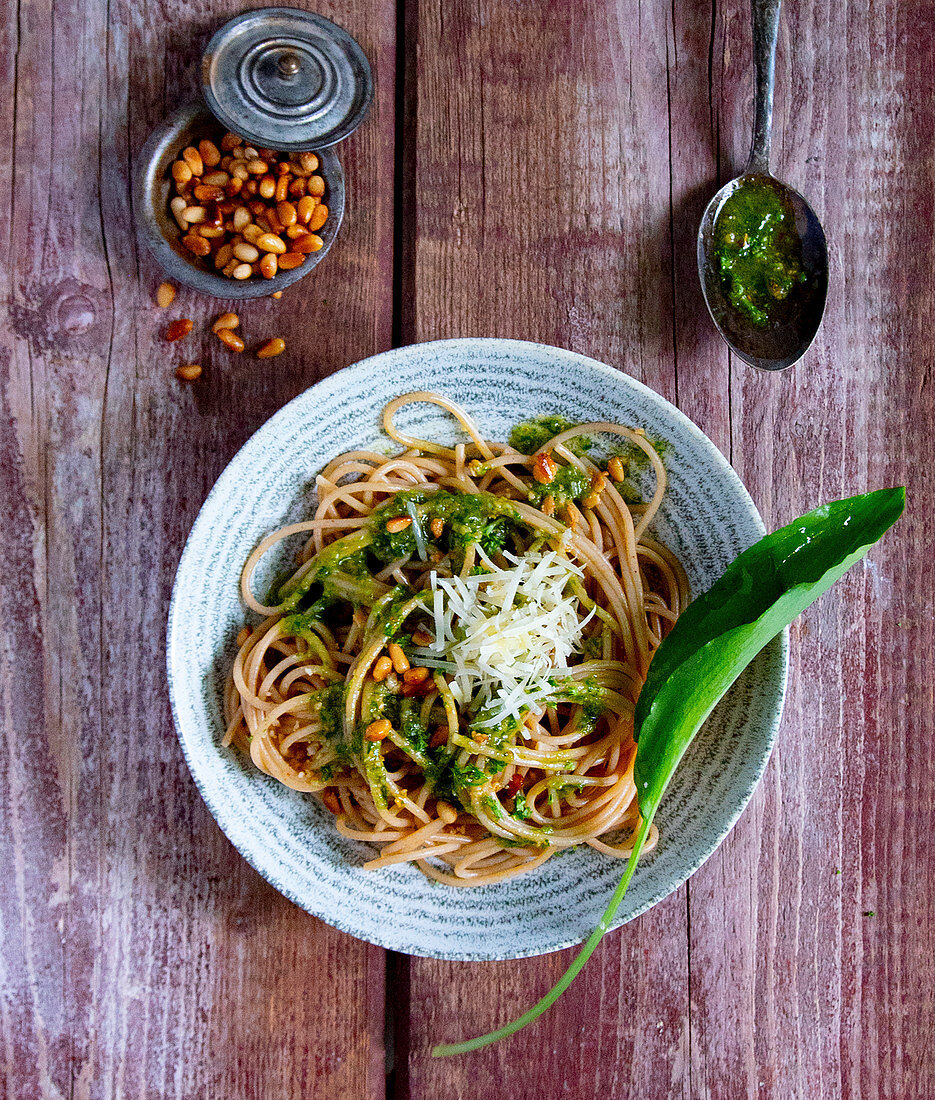 Spaghetti with wild garlic pesto and pine nuts