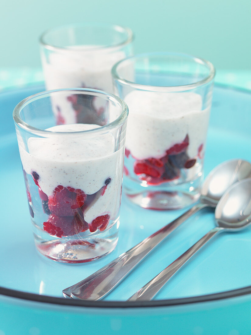 Vanilla quark with berries