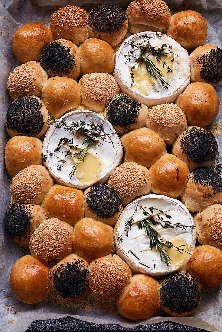 Pull-apart dough balls with baked Camembert
