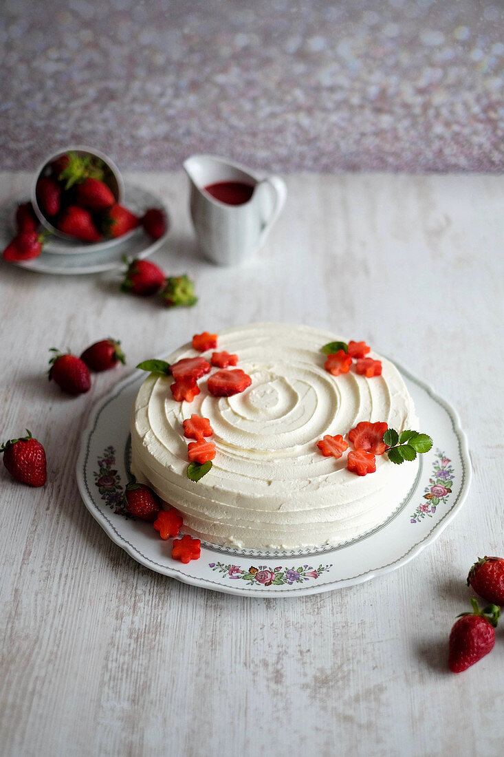 American cheesecake with strawberries