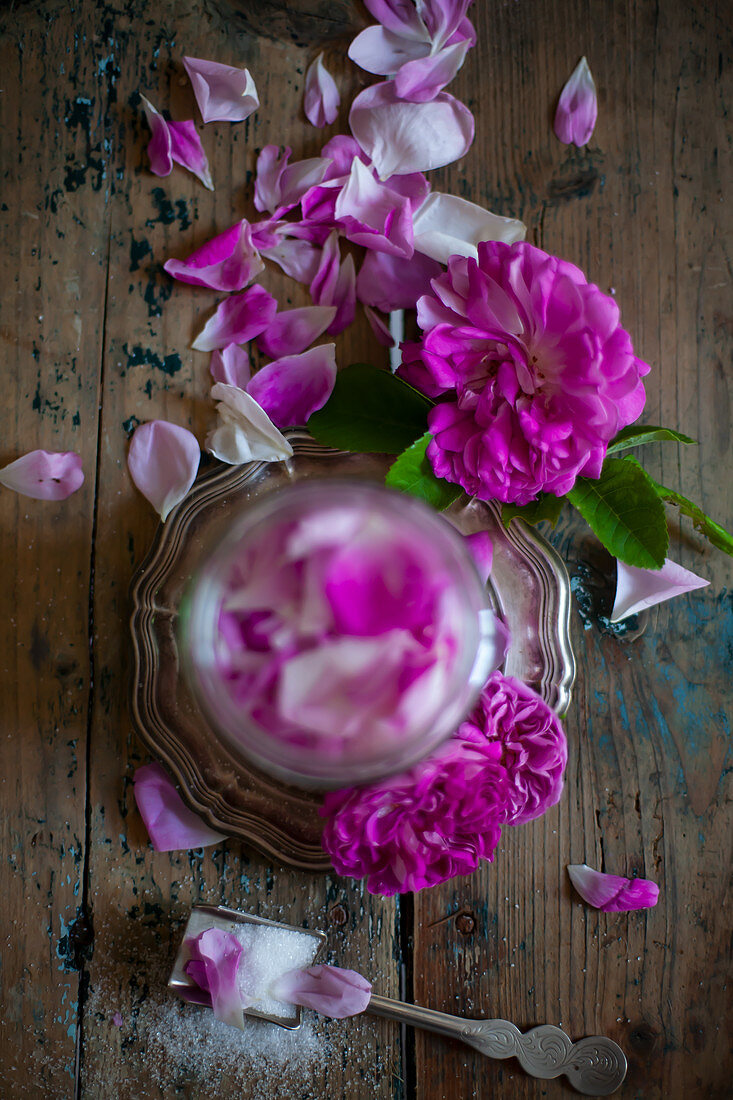 Pink roses and sugar in screw-top jar