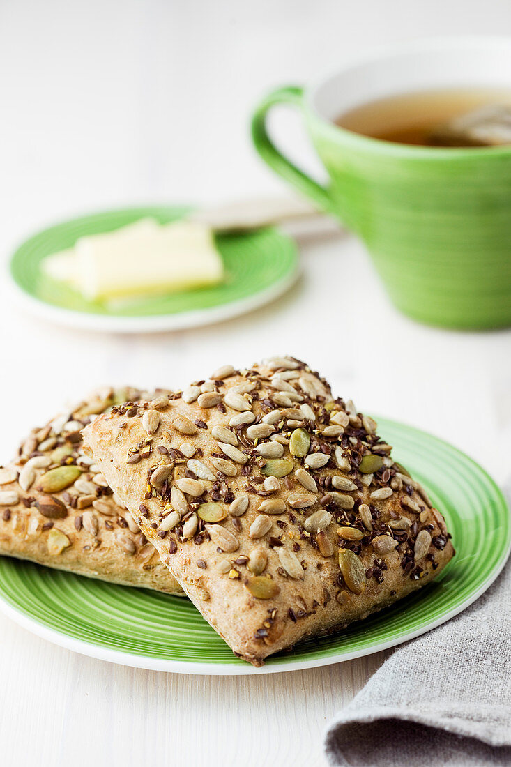 Biscuit with seeds