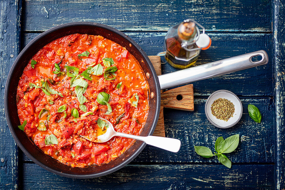 Fresh tomatoes sauce with basil