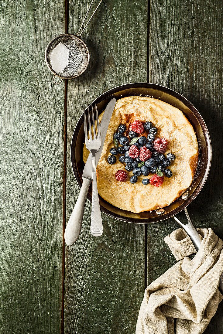 Dutch Baby mit Beeren