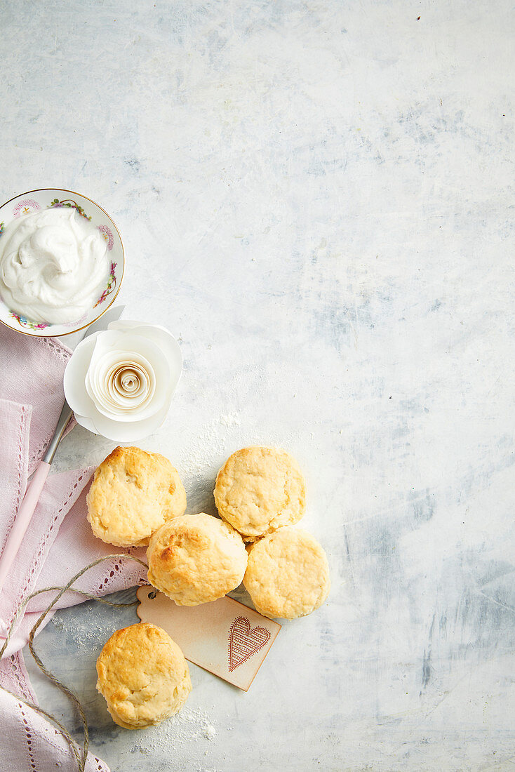 Vegane Scones mit Clotted Cream