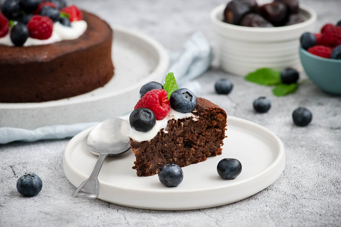 Brownie cake without flour and sugar served with Greek yogurt and berry fruits