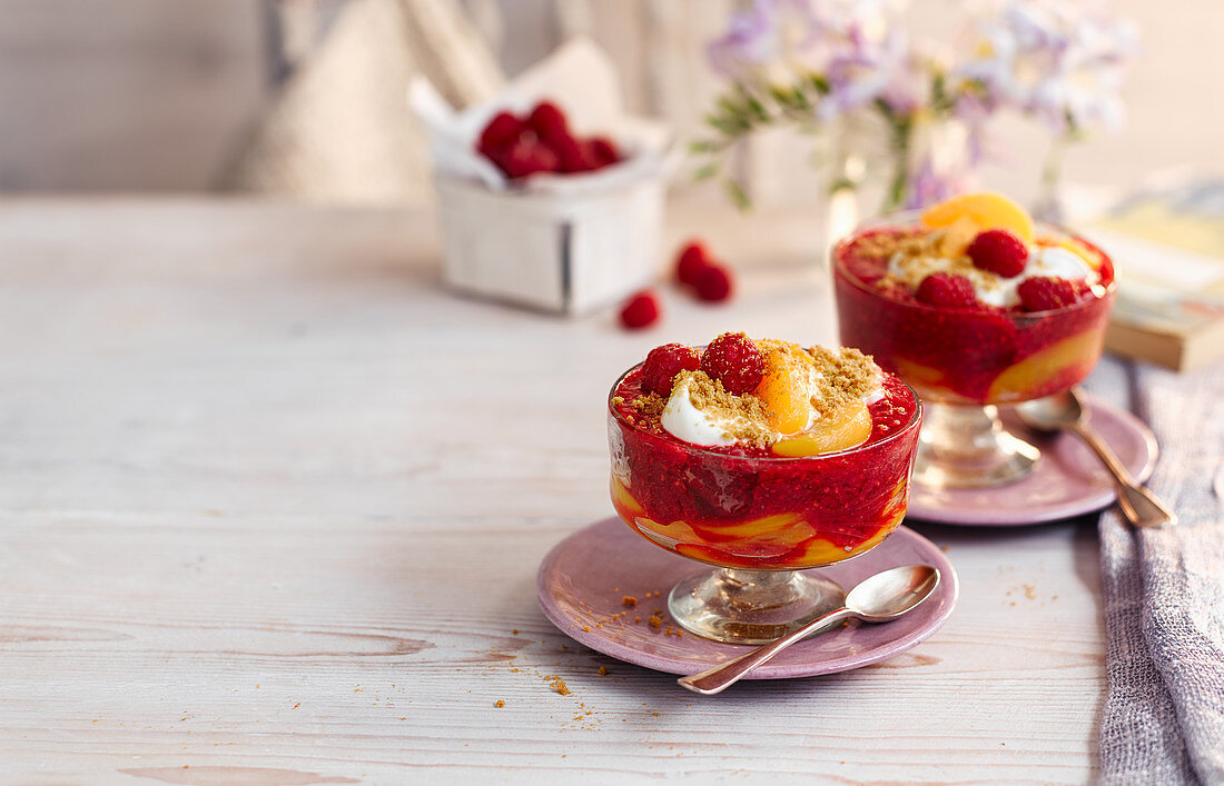 Pfirsich Melba mit Butterbrösel