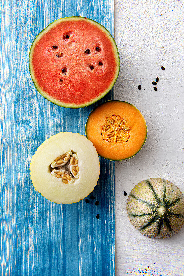 Melonenstilleben mit Melonenhälften