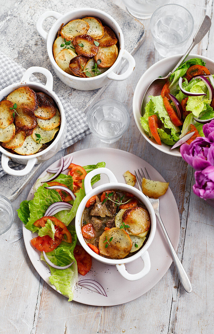 Lancashire Hotpots mit Salat