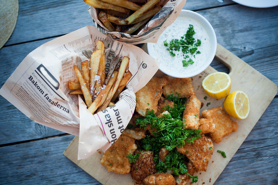 Fish and Chips mit Kräuterdip