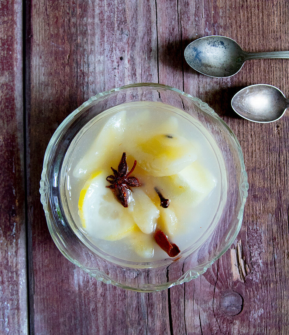 Pear compote with lemon