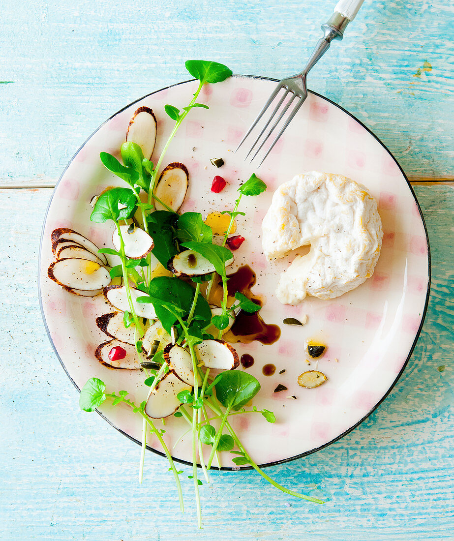 Winter cress salsify salad with goat's cheese