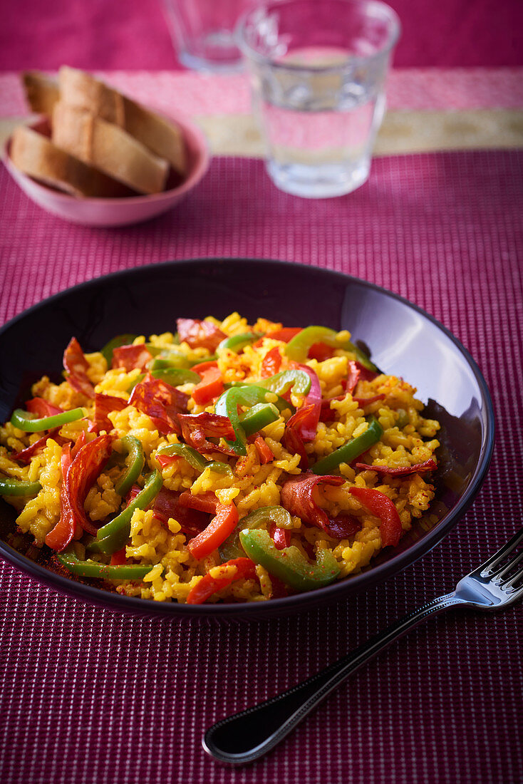 Paella mit Safran, Chorizo und Paprika