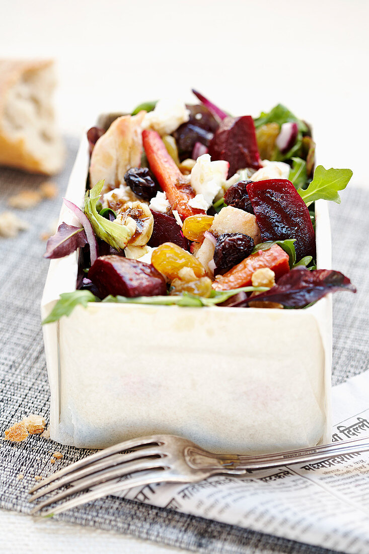 Beetroot salad with carrots and rocket