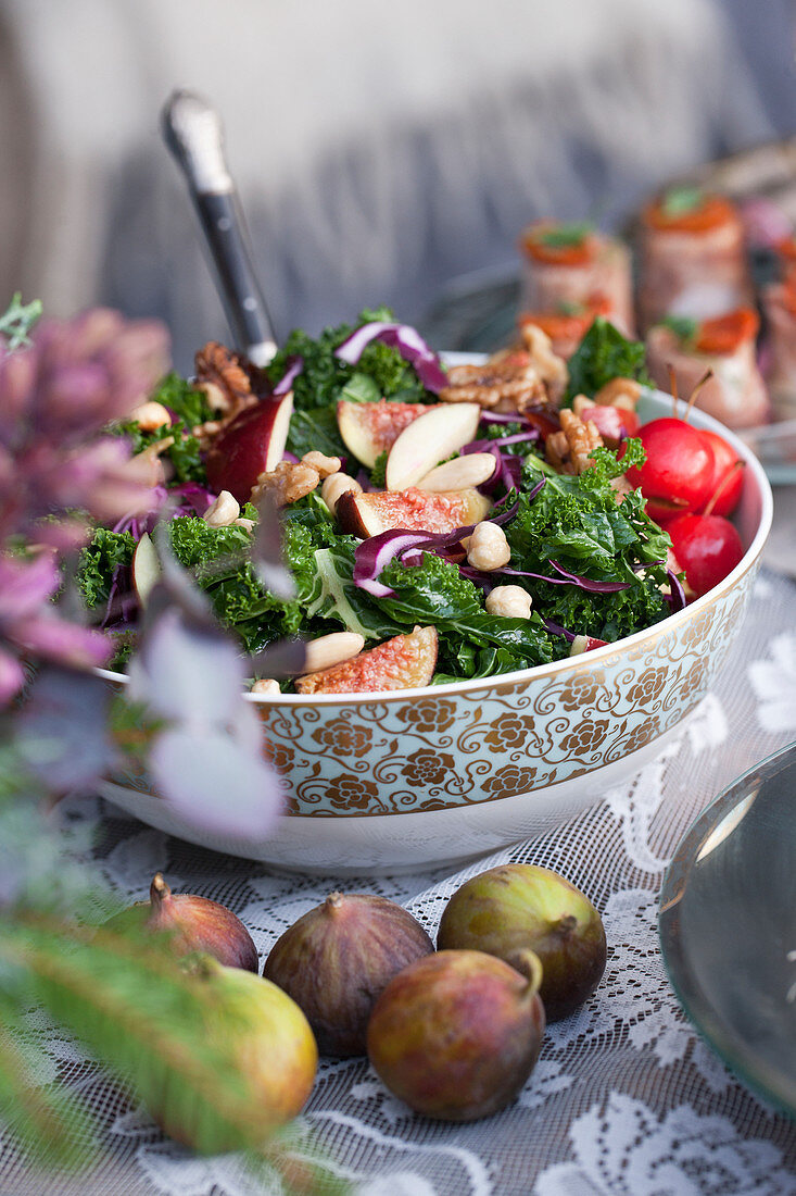 Kale salad with figs and hazelnuts for Christmas