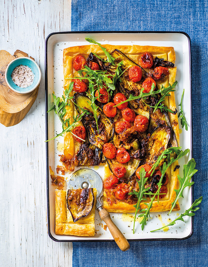 Auberginen-Tomaten-Tart mit Rucola