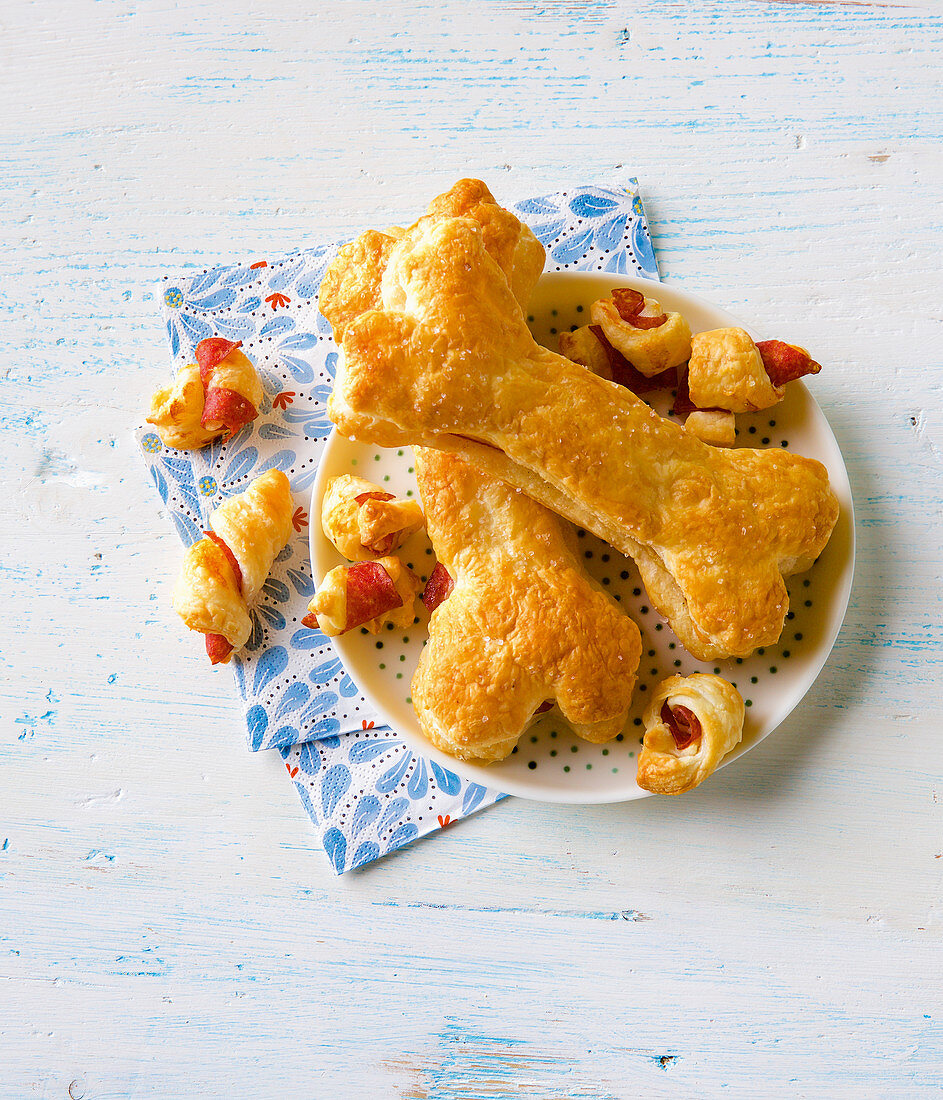 Pastry bones with cheese and salami