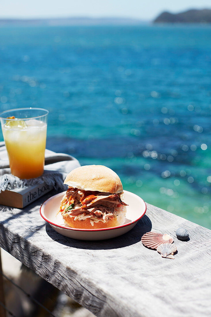 Pulled Pork buns with classic slaw